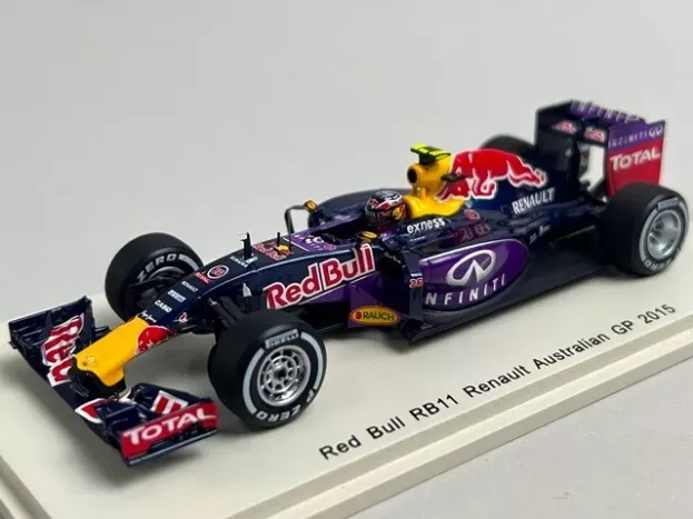 Spark Red Bull F1 Rb11 Hybrid Team Infiniti Red Bull Racing N 26 Season 2015 D.kvyat 1:43 S4605