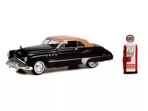 Greenlight Buick Roadmaster Cabriolet Closed With Gas Pump 1949 1:64 97140A