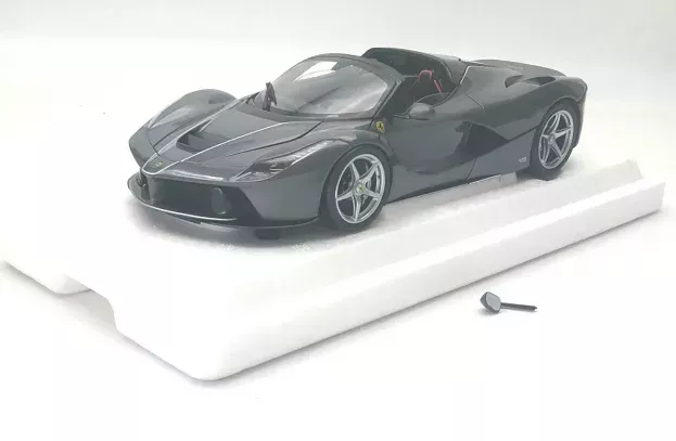 BBR Ferrari Laferrari Aperta Spider 2016 1:18 BBR182234
