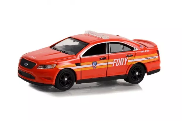 Greenlight Ford Sedan Interceptor Police Fdny Fire Engine 2016 1:64 67040C