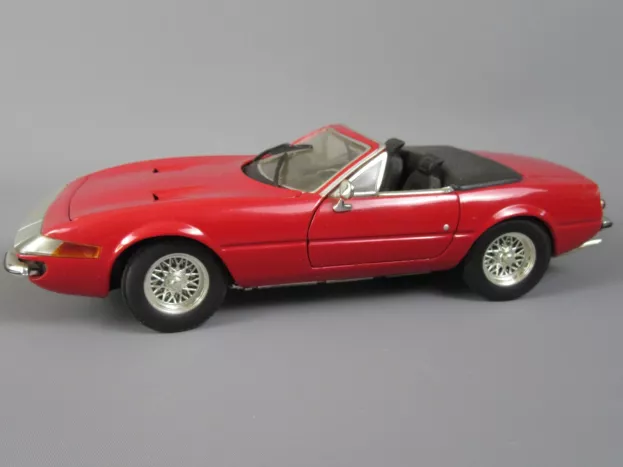 Hot Wheels Ferrari 365 Gts 4 Daytona Spider 1968 1:18 25730