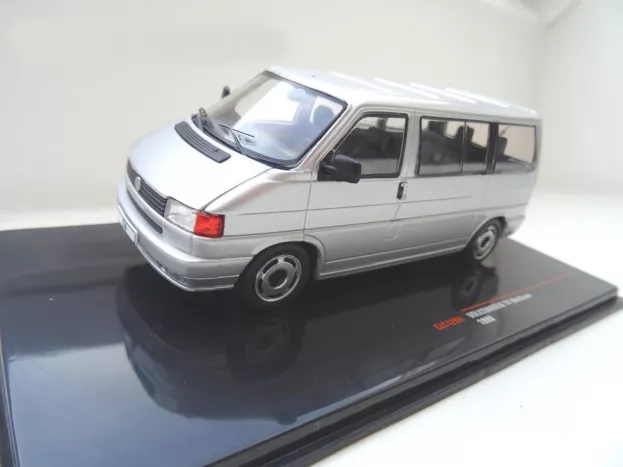 IXO Models Volkswagen T4 Multivan Minibus 1990 1:43 CLC429N