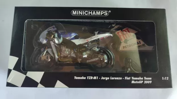 Minichamps Yamaha Yzr-m1 Team Fiat N 99 Motogp J.lorenzo 2009 1:12 122093099
