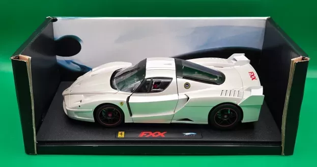 Hot Wheels Ferrari Fxx 2005 1:18 L7128