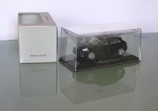 Minichamps Porsche Macan Turbo 2013 1:43 WAP0201520E