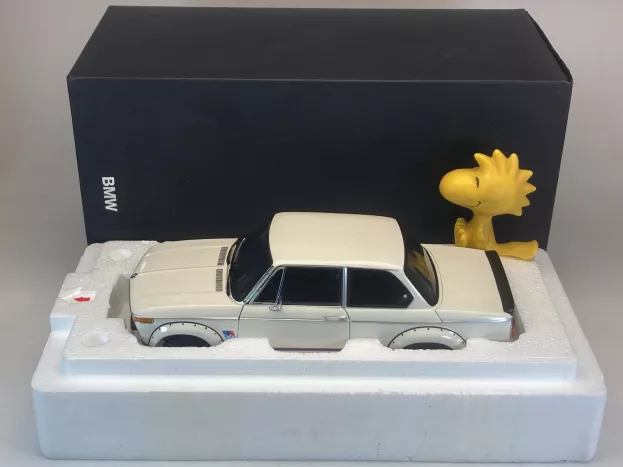 Kyosho BMW 2002 Turbo Chamonix White dealer edition 1:18 80430026610