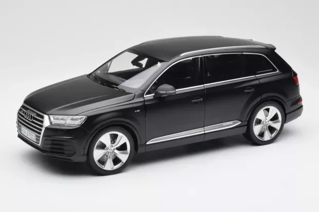 Minichamps Audi Q7 2015 1:18 110014001