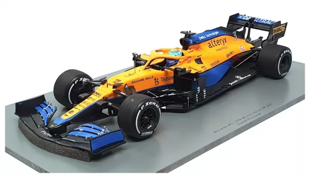 Spark Mclaren F1 Mcl35l Team Mclaren N 3 Winner Italy Gp 2021 Daniel Ricciardo With Pit Board 1:18 18S602
