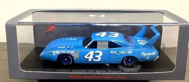 Spark Plymouth Superbird 426 C.i. N 43 Winner Riverside 400 1970 Richard Petty 1:43 S3590