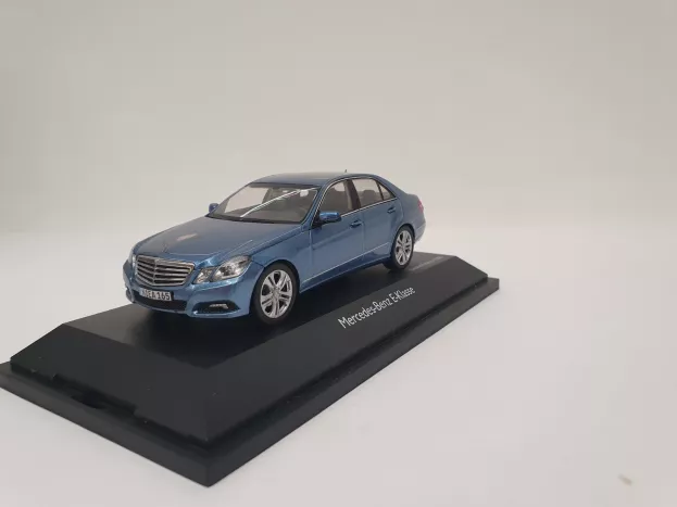 Schuco Mercedes E-class 2009 Avantgarde 1:43 7322