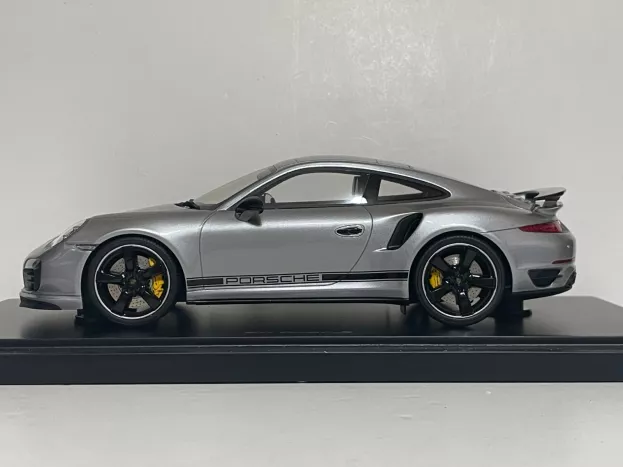 GT Spirit Porsche 911 991 Turbo S Coupe 2014 Gb British Edition Rhd Con Vetrina With Showcase 1:18 WAX02100004