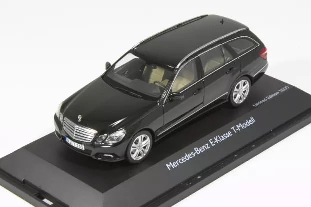 Schuco Mercedes E-class Station Wagon Avantgarde 2009 1:43 7336
