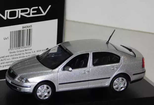 Norev Skoda Octavia Berlina 2004 1:43 840645