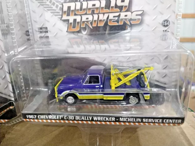 Greenlight Chevrolet C-30 Pick-up Michelin Service Center Carro Attrezzi Wrecker Road Service 1967 1:64 46110A