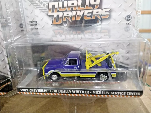 Greenlight Chevrolet C-30 Pick-up Michelin Service Center Carro Attrezzi Wrecker Road Service 1967 1:64 46110A