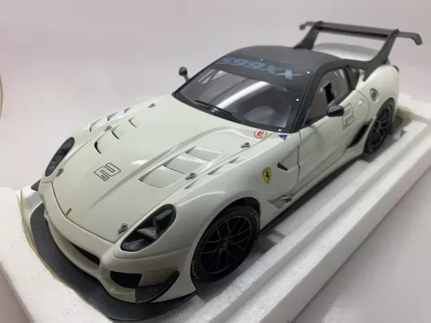 Hot Wheels Ferrari 599xx Evo N 2 2012 1:18 BCJ92