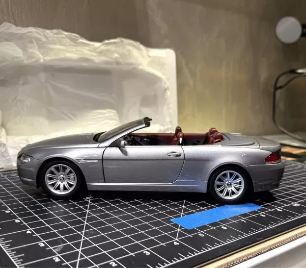 Kyosho BMW 6-Series Cabrio E64 Silver Grey dealer edition 1:18 80430153439