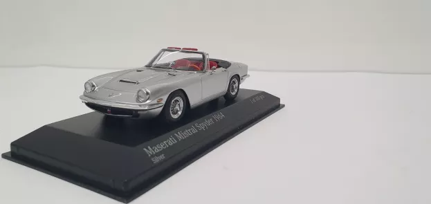 Minichamps Maserati Mistral Spider Cabriolet Open 1964 1:43 437123431