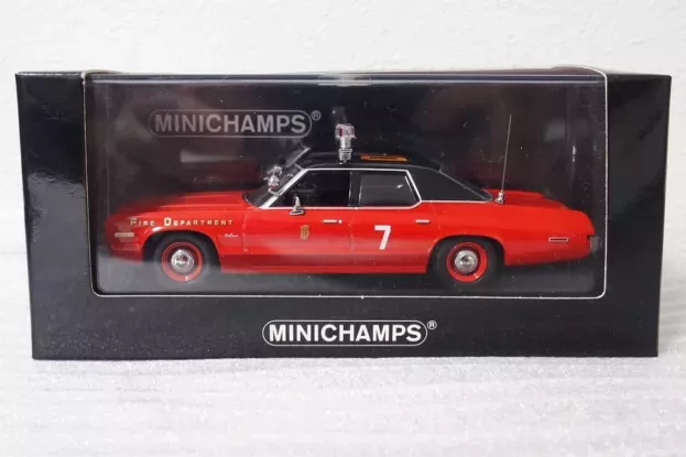 Minichamps Dodge Monaco Fire Chief Fire Engine 1974 1:43 400144790