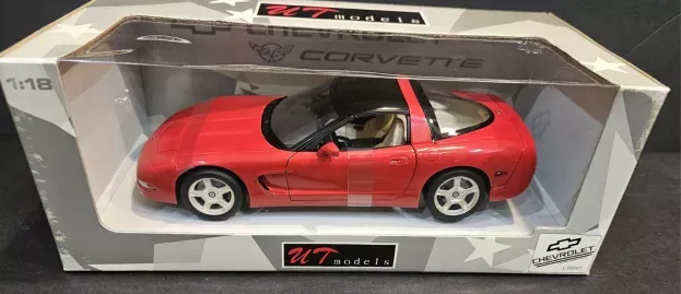 UT Models Chevrolet Corvette Spider Closed 1998 1:18 21001