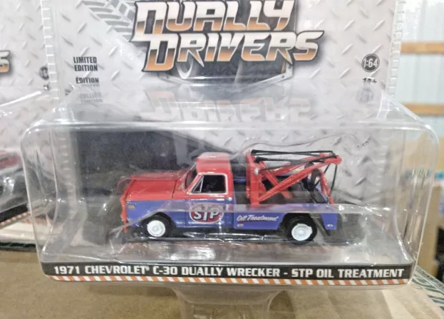 Greenlight Chevrolet C-30 Pick-up Stp Oil Treatment Carro Attrezzi Wrecker Road Service 1971 1:64 46110B