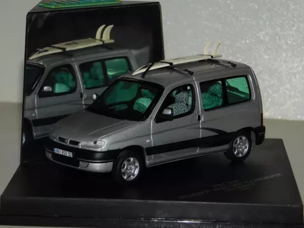 Vitesse Peugeot Partner Quiksilver 1999 With Surfboard 1:43 VMC059