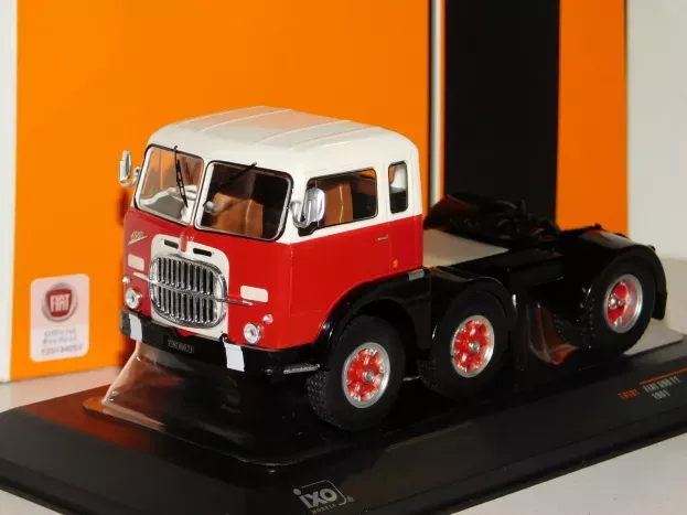 IXO Models Fiat 690 T1 Tractor Truck 3-assi 1961 1:43 TR101
