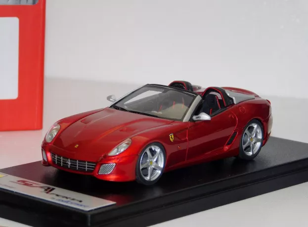 Looksmart Ferrari Sa Aperta Spider 2010 1:43 LS383A