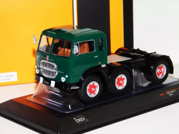 IXO Models Fiat 690 T1 Tractor Truck 3-assi 1961 1:43 TR061