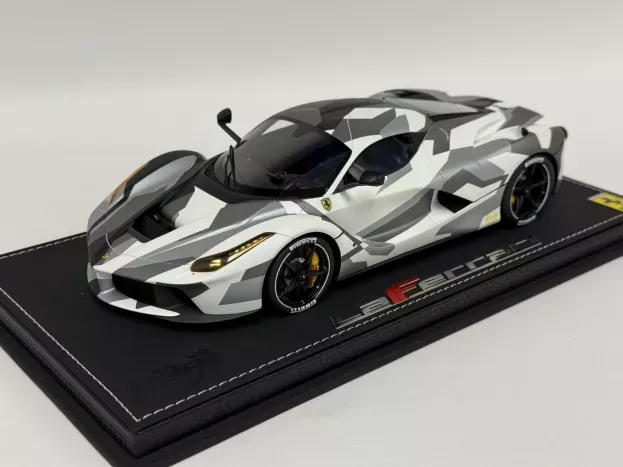 BBR Ferrari Laferrari 2013 Con Vetrina With Showcase 1:18 P1867CAMO