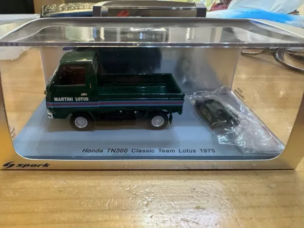 Spark Honda N360 Pick-up Team Martini Lotus 1979 1:43 S2679