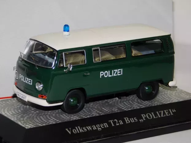 Premium Classixxs Volkswagen T2a Minibus Polizei 1:43 11306