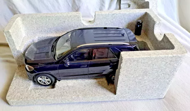Minichamps Mercedes M-class Ml 2011 1:18 B66960065