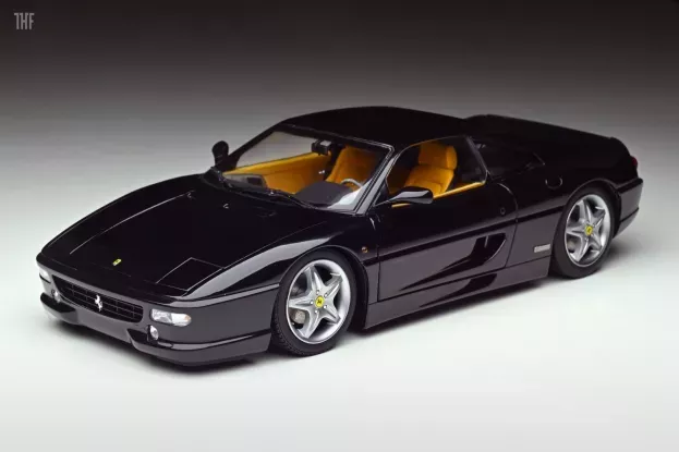 Kyosho Ferrari F355 Berlinetta 1995 1:18 08881BKT