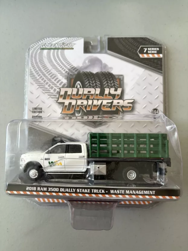 Greenlight Dodge Ram 3500 Double Cabine Pick-up Waste Management 2018 1:64 46070E
