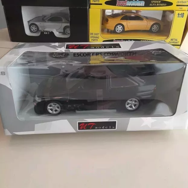 UT Models Ford Escort Rs Cosworth Wrc Street Version 1992 1:18 82101