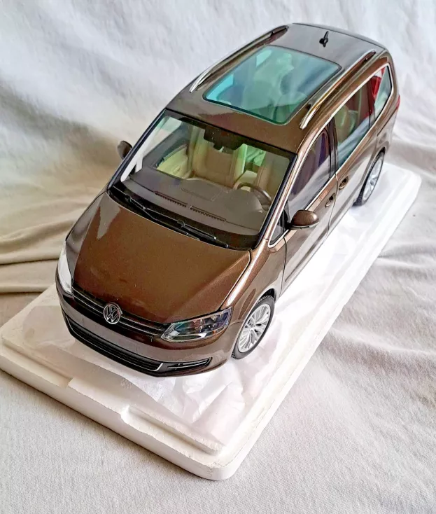 Minichamps Volkswagen Sharan 2010 1:18 110051001