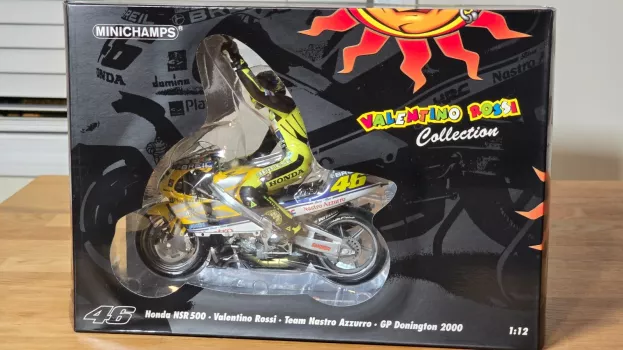 Minichamps Honda Nsr500 Gp Donington 2000 First Victory With Valentino Rossi Figures 1:12 122006196