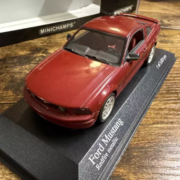 Minichamps Ford Mustang Gt Coupe 2005 1:43 400084120