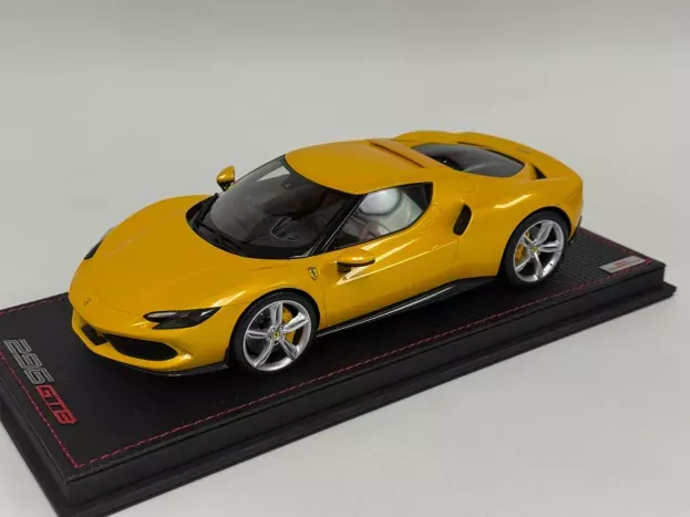 MR Models Ferrari 296 Gtb Hybrid 830hp V6 2021 Con Vetrina With Showcase 1:18 FE035C