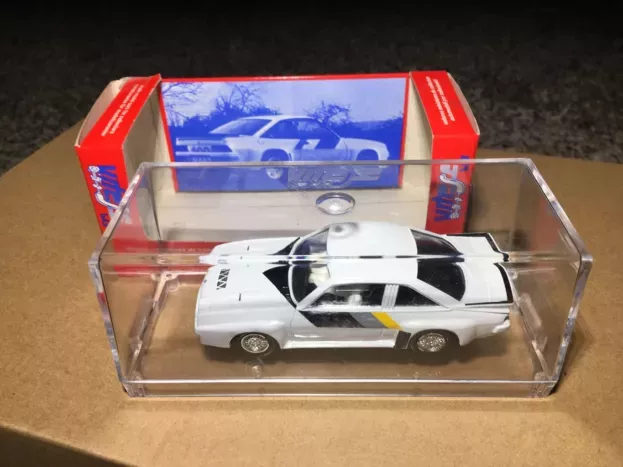 Vitesse Opel Manta 400 Stradale Road Car 1:43 132
