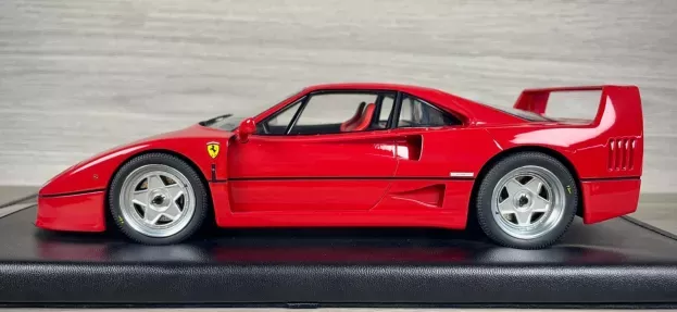 Kyosho Ferrari F40 1988 1:18 PHR1802R