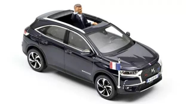 Norev Ds Automobiles Ds7 Crossback With President Figure 2017 1:43 170012