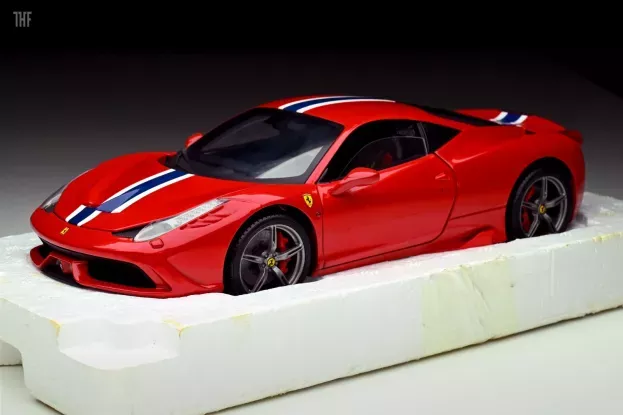 Hot Wheels Ferrari 458 Italia Speciale 2013 1:18 BLY31