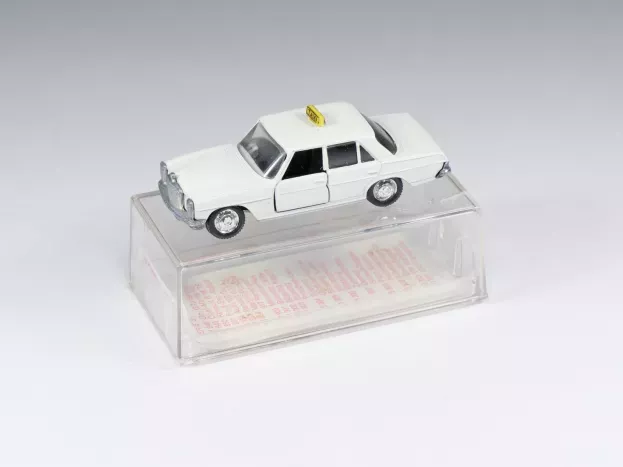 Schuco Mercedes 200 Taxi 1:66 823