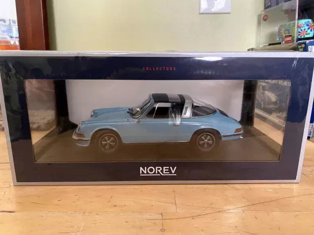 Norev Porsche 911s Targa 1973 1:18 187642