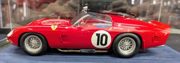 Looksmart Ferrari Tri 61 3.0l V12 Team Sefac N 10 Winner 24h Le Mans 1961 Olivier Gendebien Phil Hill 1:18 LS18LM03