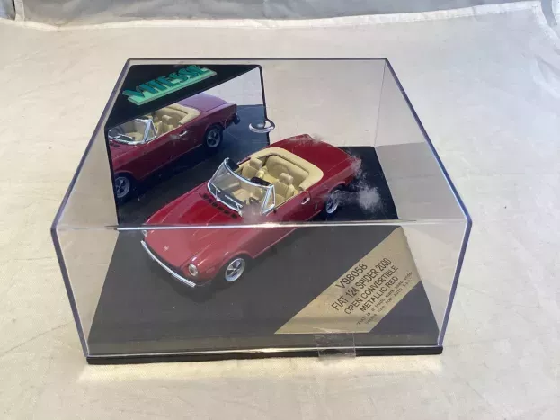 Vitesse Fiat 124 Spider 2000 1:43 V98058