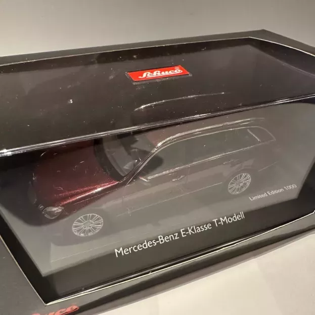 Schuco Mercedes E-class Station Wagon Elegance 2009 1:43 7331