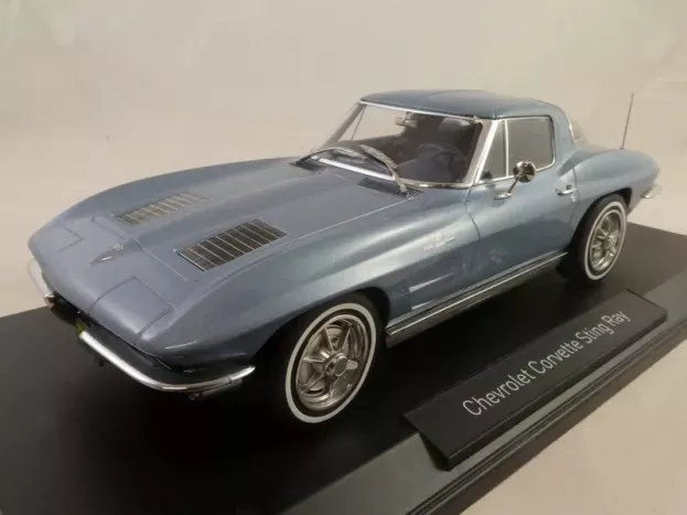 Norev Chevrolet Corvette Stingray Coupe 1963 1:18 189050